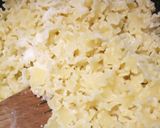 A picture of step 2 of Pasta with pancetta, pecorino and asparagus.