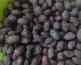 Foto del paso 1 de la receta: Aceitunas negras aliñadas con hierbas de la huerta