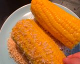 A picture of step 4 of Grilled sweet corn with coconut crumbs.