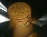 A picture of step 3 of No bake marie biscuitcake.
