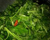 Foto langkah ke 4 dari resep Tumis KanSelIr (Kangkung Selada Air).
