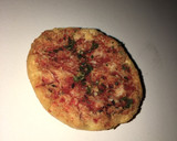 Foto del paso 1 de la receta: Pan tostado con queso y salmón