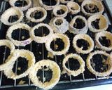 A picture of step 3 of Crispy Onion Rings.