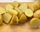 Foto del paso 3 de la receta: Patatas al ajillo colorado