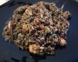 Foto del paso 8 de la receta: Arroz negro a la paella con calamares de potera, gambones y alioli de dos ajos