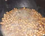 A picture of step 2 of Chilli Chana with tea.