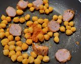 Foto del paso 3 de la receta Garbanzos en ensalada con sobrasada, butifarra y huevo
