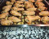 Foto del paso 6 de la receta Alitas al horno con patatas y cebolla