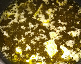 Foto del paso 4 de la receta: Bacalao al pil pil con gulas y gambas (rápido y fácil)