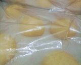 Foto langkah ke 5 dari resep Korean Garlic Cheese Bread.