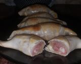 Foto del paso 2 de la receta: Medialunas rellenas jamón y queso súper fácil con pascualina