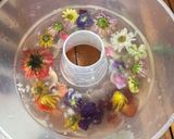 Foto langkah ke 2 dari resep Edible Flower Pudding.