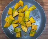 Foto langkah ke 4 dari resep Mango Pancake.