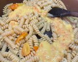 Foto del passaggio 8 della ricetta Fusilli al sugo giallo