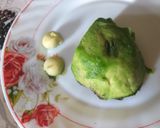 صورة لخطوة 1 من وصفة سلطة الأفوكادو وطماطم والخيار 😋😋👍👍😜