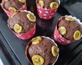 Foto langkah ke 5 dari resep Choco Banana Muffin.