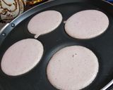 A picture of step 3 of Strawberry malpua.