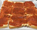 صورة لخطوة 3 من وصفة 🍕 بيتزا التوست السريعة 😋