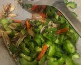 Foto langkah ke 3 dari resep Tumis pare teri pedas.