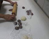 A picture of step 5 of Leopard print Bread.