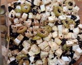 Foto del paso 4 de la receta: Botana de queso panela con aceitunas y tomates deshidratados