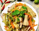 Hình bước làm 4 của món Gỏi Chân Gà Trộn Rau Tiến Vua