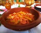 Foto del paso 5 de la receta: Oreja de cerdo con salsa de tomate con alcachofas