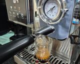 Foto langkah ke 4 dari resep Iced Americano Butterscotch dari Biji Flores Badjawa.