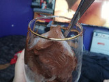 Helado de chocolate con fruta natural 🍫