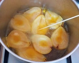 Foto del paso 5 de la receta: Peras al mosto blanco en almíbar de albaricoque y vainilla
