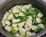Foto langkah ke 2 dari resep Bening Labu Kacang Panjang.