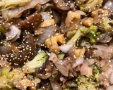 Foto del paso 5 de la receta: Wok de portobellos, brócoli y nuez