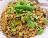 A picture of step 4 of Qeema lobia paratha roll !.