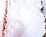 Foto del paso 1 de la receta: Tostas de queso crema con rabanitos encurtidos
