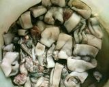 Foto langkah ke 1 dari resep Tumis cumi kentang pedas manis.
