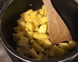 Une image de l'étape 4 de Soupe de pommes de terre et courgettes blanches aux épices italiennes.