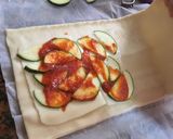 Foto del paso 2 de la receta: Empanada de tomate, calabacín y queso (MINI)