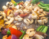 Foto del paso 4 de la receta: Fideos celofán con langostinos en salsa de soja