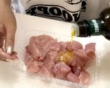 A picture of step 2 of Stir-Fried Chicken Breast with Tri-Color Peppers 🫑.