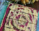 Gambar langkah 8 resipi Kek Marble Neapolitan.