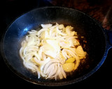 Foto del paso 2 de la receta: Patatas confitadas con huevos de corral fritos