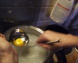 Foto del passaggio 2 della ricetta Uova di quaglia pochè con crema di patate