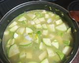 Foto del paso 2 de la receta: Crema de puerros y calabacín con queso majorero para estudiantes