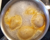 Foto del paso 8 de la receta: Raviolis caseros rellenos de chorizo, pavo y calabaza