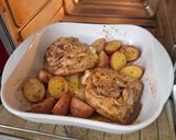 Foto del paso 4 de la receta: Muslos con papas al horno