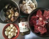 剝皮辣椒蒜頭鮑菇蛤蜊排骨湯【豆豆愛的料理】的食譜步驟1照片