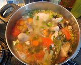 Foto langkah ke 8 dari resep Sop Ayam Bening tanpa minyak dan tumis.