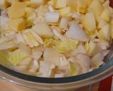 A picture of step 2 of Vegan chicory and apple soup.