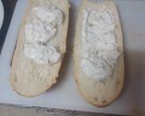 Foto del paso 3 de la receta: Bocadillo de pechuga empanada con bacon y mayonesa de cebolla y piparras