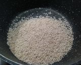 Foto del passaggio 3 della ricetta Risotto allo zafferano con tartare di salmone
